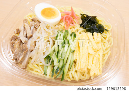 美味的便利商店食品 hiyashi chuka 美味的便利商店食品 hiyashi chuka 139012598