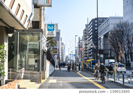 Sidewalks around Nishi-Waseda Station and the streetscape of Meiji-dori Sidewalks around Nishi-Waseda Station and the streetscape of Meiji-dori 139013895