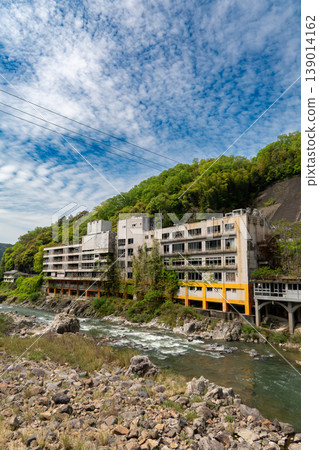 淨光寺殘存的建築遺跡和寧靜的山景 淨光寺殘存的建築遺跡和寧靜的山景 139014162
