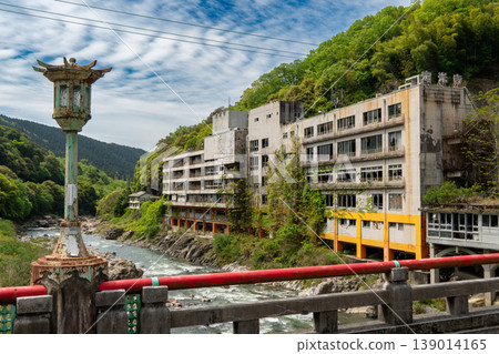 The ruined architecture remaining at Jōkōji Temple and the tranquil mountain scenery The ruined architecture remaining at Jōkōji Temple and the tranquil mountain scenery 139014165