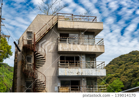 淨光寺殘存的建築遺跡和寧靜的山景 淨光寺殘存的建築遺跡和寧靜的山景 139014170