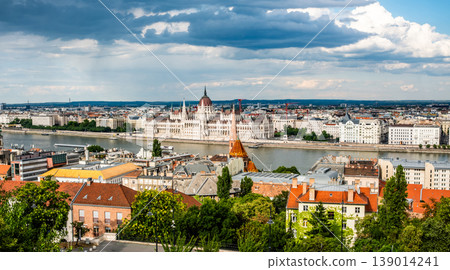 Amazing View On Danube And Historical Part Of Budapest 139014241