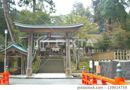 A shrine with a quiet atmosphere in early spring 139014759