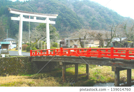 A shrine with a quiet atmosphere in early spring A shrine with a quiet atmosphere in early spring 139014760