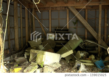 Illegal dumping waste 139015025