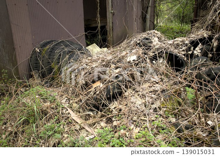 Illegal dumping waste 139015031