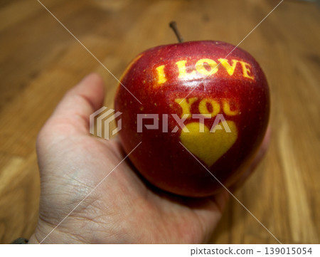 Apple I love you 139015054