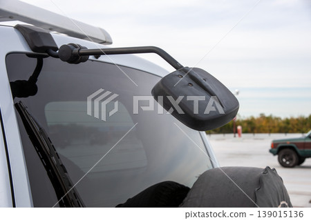 四輪傳動車後門下方的後視鏡 139015136