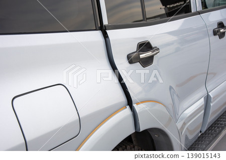 Rear door ajar Rear door ajar 139015143
