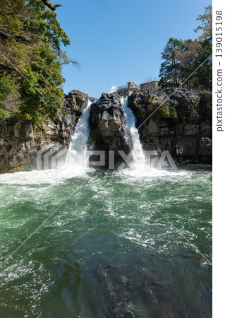 三條瀑布位於靜岡縣裏野市五龍瀑布(中央公園)內 三條瀑布位於靜岡縣裏野市五龍瀑布(中央公園)內 139015198
