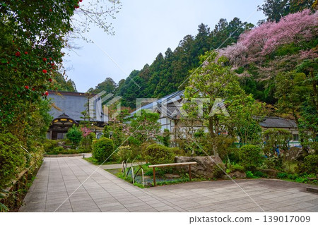 Shosozan Zuihoji Temple: The family temple of the Date clan. Shosozan Zuihoji Temple: The family temple of the Date clan. 139017009