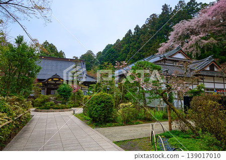 Shosozan Zuihoji Temple: The family temple of the Date clan. Shosozan Zuihoji Temple: The family temple of the Date clan. 139017010