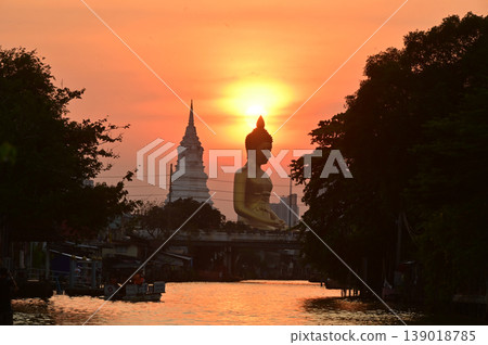 Evening scenes of the Phra Phutthathamakaya Thepmongkol at Wat Pak Nam is a Buddha statue. It is the tallest Buddha statue in Bangkok and the third tallest in Thailand. Evening scenes of the Phra Phutthathamakaya Thepmongkol at Wat Pak Nam is a Buddha statue. It is the tallest Buddha statue in Bangkok and the third tallest in Thailand. 139018785