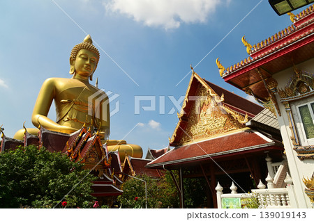The Phra Phutthathamakaya Thepmongkol at Wat Pak Nam is a Buddha statue in the meditation posture, made of copper and standing 69 meters tall. It is the tallest Buddha statue in Bangkok . 139019143