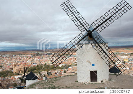 Historical windmill, with town of Consuegra in the background 139020787