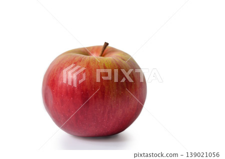 Fresh Red Apple Isolated on White Background 139021056
