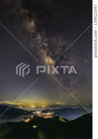瀨戶內海上空的夏日星空：飛島與銀河的夜景 139022847