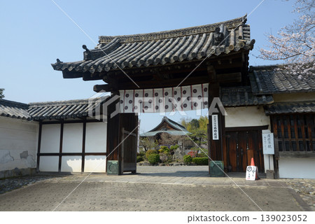 春天的觀修寺 京都市山科區觀修寺仁王堂町正門 春天的觀修寺 京都市山科區觀修寺仁王堂町正門 139023052