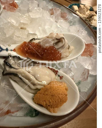Raw oysters Raw oysters 139023278