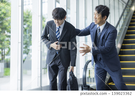 商人騎自動扶梯 商人騎自動扶梯 139023362