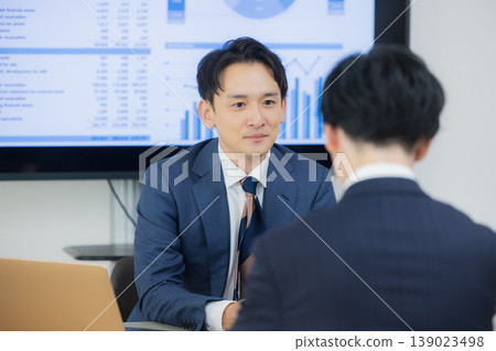 A businessman meeting in the office 139023498