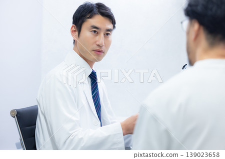doctor in examination room doctor in examination room 139023658
