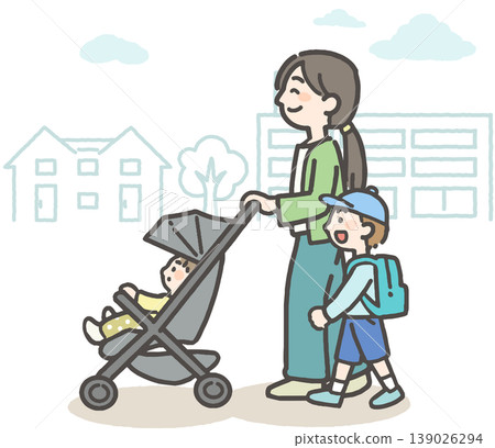 一位母親推著嬰兒車,帶著孩子走在市中心。 一位母親推著嬰兒車,帶著孩子走在市中心。 139026294