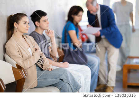 students is preparing to do an internship in the company. 139026316