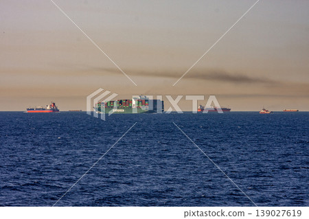 Holmes Strait Holmes Strait 139027619