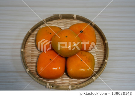 Early-ripening persimmons from Wakayama Prefecture that have had their astringency removed. Early-ripening persimmons from Wakayama Prefecture that have had their astringency removed. 139028148