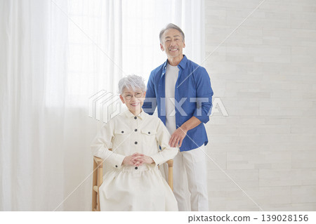 Portrait of a senior couple in the living room 139028156