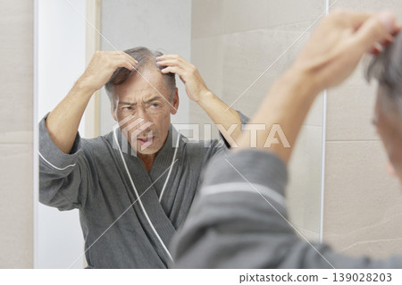 Senior man with hair problems Senior man with hair problems 139028203