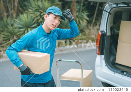 忙碌的送貨司機 忙碌的送貨司機 139028446
