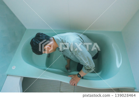 修理浴缸排水管的承包商 139028464