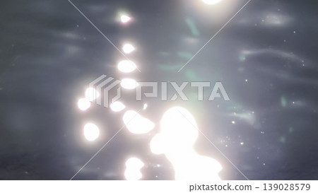 水面上出現藝術燈光 139028579