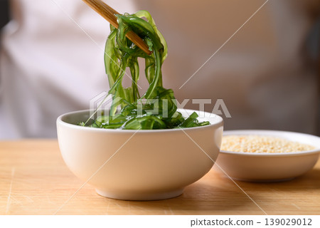 Fresh Japanese seaweed salad (Chuka Wakame)  139029012