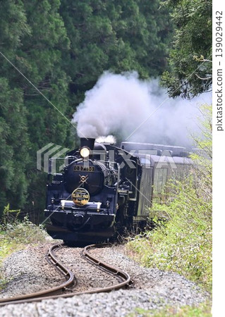 The SL Ban'etsu Monogatari train speeds through an S-curve, heading towards Yamato Station on the Ban'etsu West Line. The SL Ban'etsu Monogatari train speeds through an S-curve, heading towards Yamato Station on the Ban'etsu West Line. 139029442