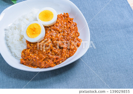 Keema curry, minced meat curry rice topped with a boiled egg. 139029855