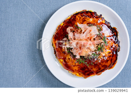 Okonomiyaki: Kansai-style okonomiyaki topped with bonito flakes and sauce. Okonomiyaki: Kansai-style okonomiyaki topped with bonito flakes and sauce. 139029941