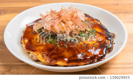 Okonomiyaki: Kansai-style okonomiyaki topped with bonito flakes and sauce. Okonomiyaki: Kansai-style okonomiyaki topped with bonito flakes and sauce. 139029955