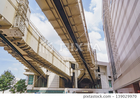 [Chiba City, Chiba Prefecture] Chiba Urban Monorail passing over Sensシティ Plaza | Chiba Urban Monorail Chiba Station and surrounding scenery 139029970