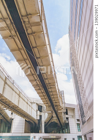 【千葉市,千葉縣】千葉都市單軌電車駛過森シティ廣場 | 千葉都市單軌電車千葉站及週邊景色 【千葉市,千葉縣】千葉都市單軌電車駛過森シティ廣場 | 千葉都市單軌電車千葉站及週邊景色 139029971