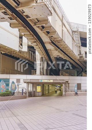 【千葉市,千葉縣】千葉都市單軌電車駛過森シティ廣場 | 千葉都市單軌電車千葉站及週邊景色 【千葉市,千葉縣】千葉都市單軌電車駛過森シティ廣場 | 千葉都市單軌電車千葉站及週邊景色 139029973