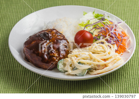 Charcoal-grilled hamburger lunch Charcoal-grilled hamburger lunch 139030797