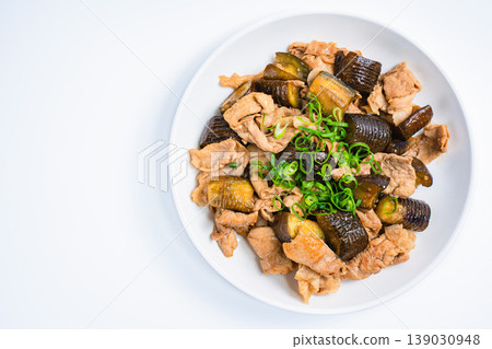 蒜香濃鬱的豬肉茄子炒菜,美味可口。 蒜香濃鬱的豬肉茄子炒菜,美味可口。 139030948