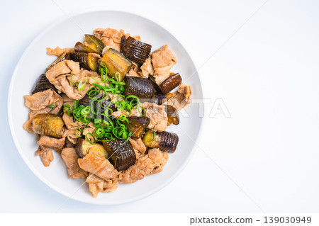 蒜香濃鬱的豬肉茄子炒菜,美味可口。 蒜香濃鬱的豬肉茄子炒菜,美味可口。 139030949