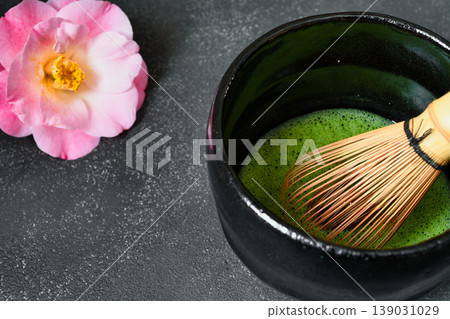 Japanese Tea Ceremony: With Camellias (Japanese-style image) 139031029