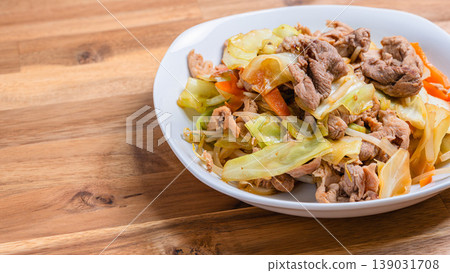 Stir-fried meat and vegetables: A simple stir-fry dish of pork and cabbage. 139031708