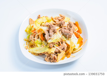 肉菜炒：一道簡單的豬肉白菜炒菜。 139031750