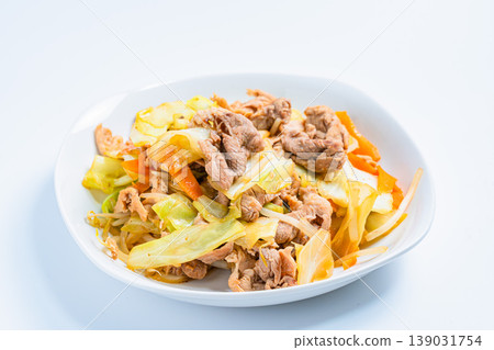 肉菜炒：一道簡單的豬肉白菜炒菜。 139031754